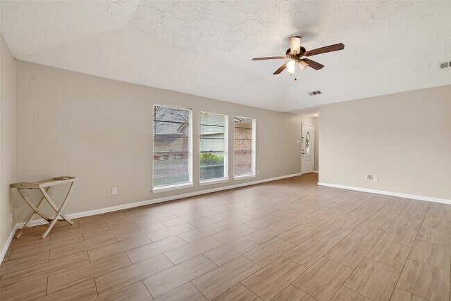 Building Photo - 17010 Bentana Ct