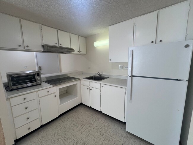 Building Photo - 1521-BK