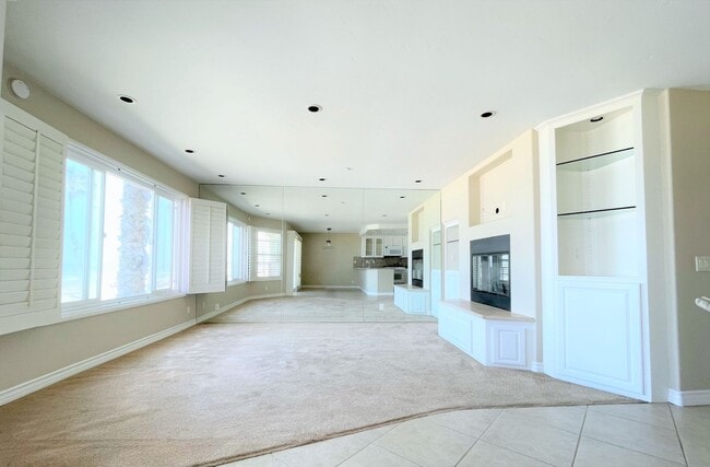 Building Photo - BEACH FRONT CONDO - Panoramic Ocean Views!