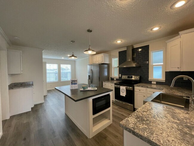 Building Photo - 491 Hillcrest Ln