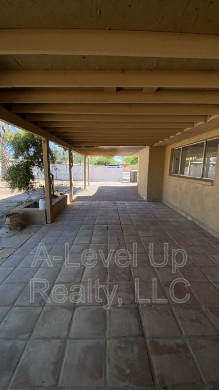 Building Photo - 700 W Calle Colado