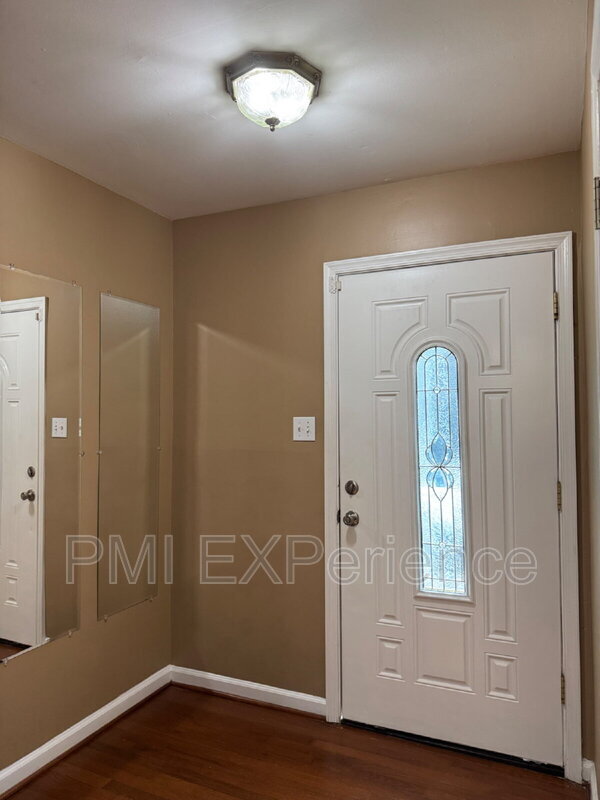 Building Photo - 2067 Chadwick Terrace