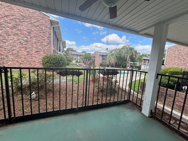 Building Photo - 2 bedroom 2 bath Condo at Carriage Hill