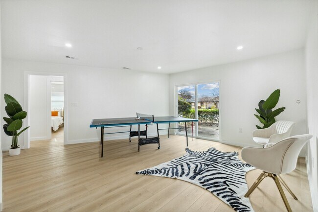 Building Photo - 3236 Golfing Green Pl