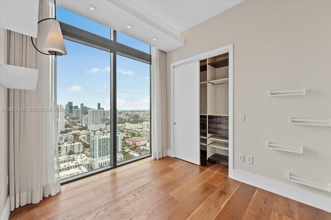 Building Photo - 460 NE 28th St