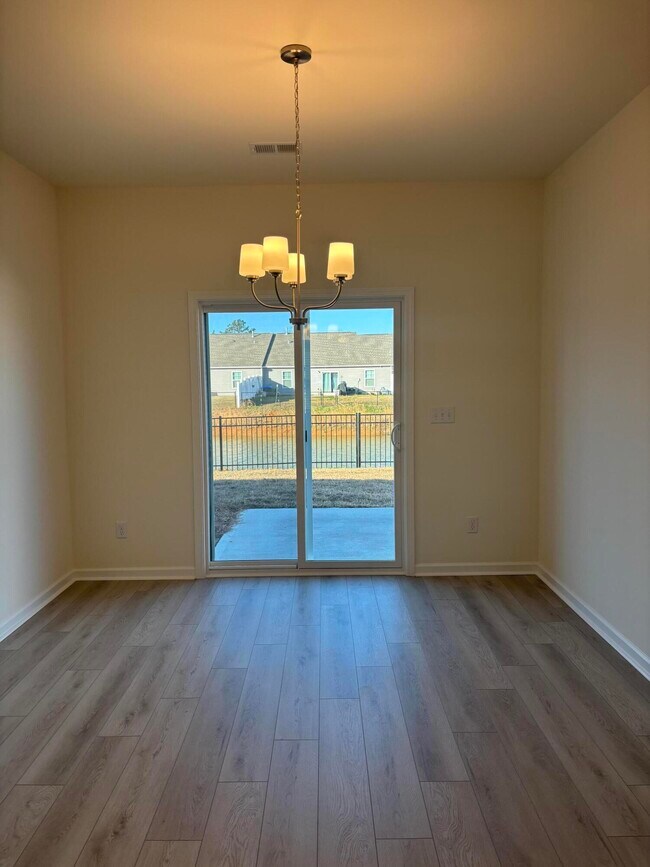 Building Photo - 372 Acorn St