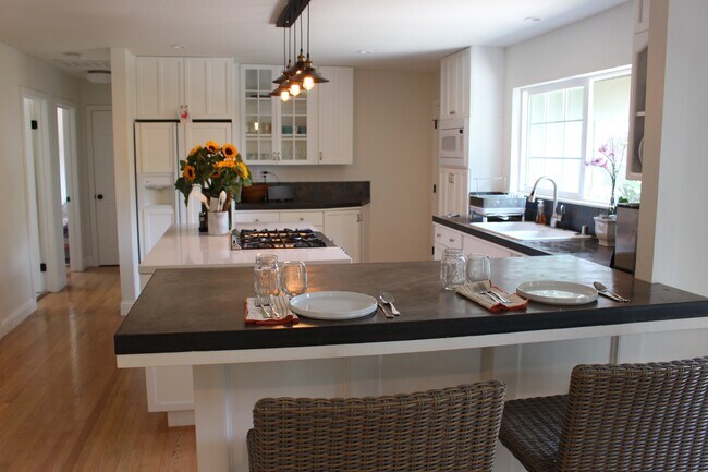 kitchen counter dining - 1077 Valley View St