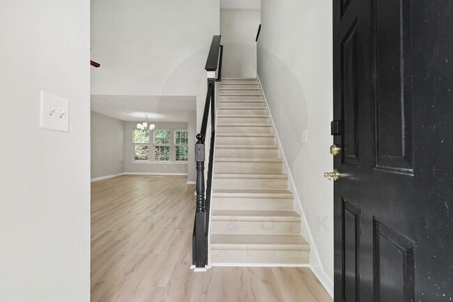 Building Photo - 4BR/2.5BA Home Conveniently Located Off Jimmy Carter Blvd!