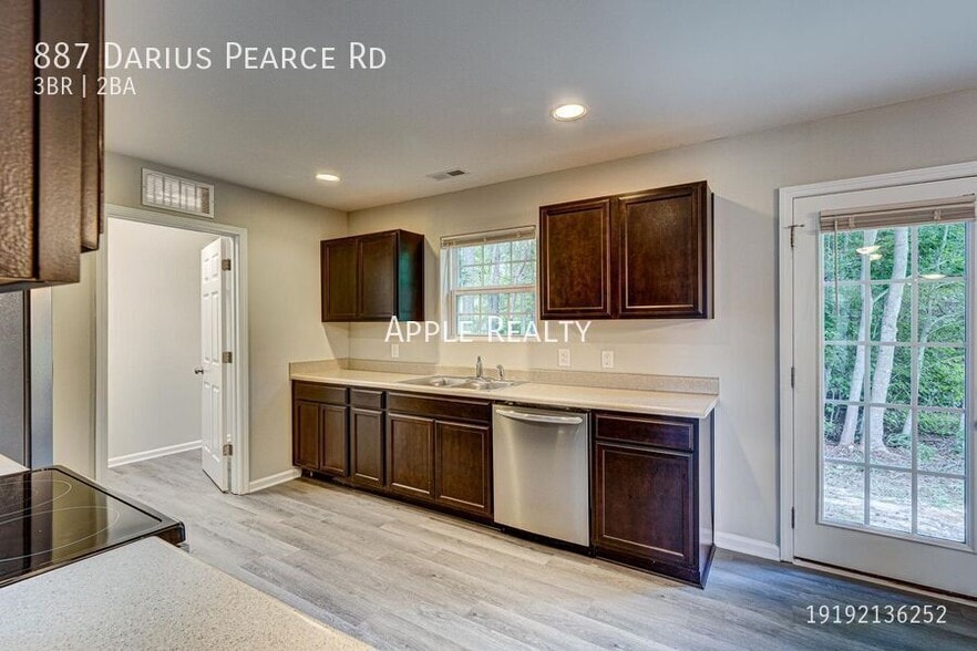 Building Photo - 887 Darius Pearce Rd