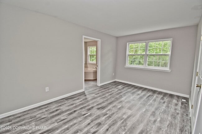 Building Photo - 557 Marco Way