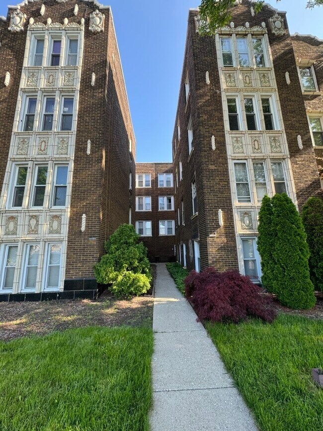Building Photo - 2838 W Addison St