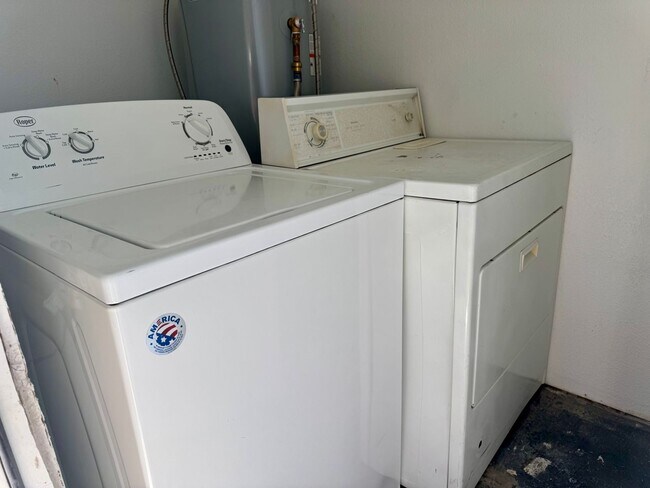 Building Photo - 2 Bedroom, 1 Bath Apartment in Bullhead City – Some Utilities Included!