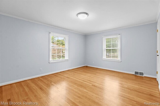 Building Photo - 600 Westwood Dr