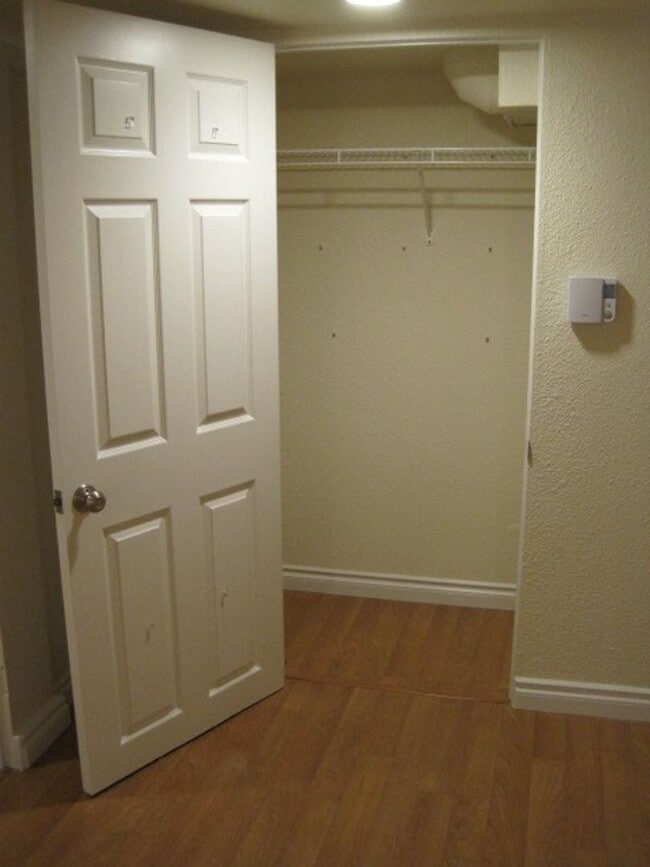 Building Photo - 549