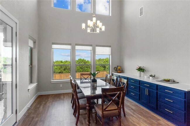 Building Photo - 820 Palamos Dr