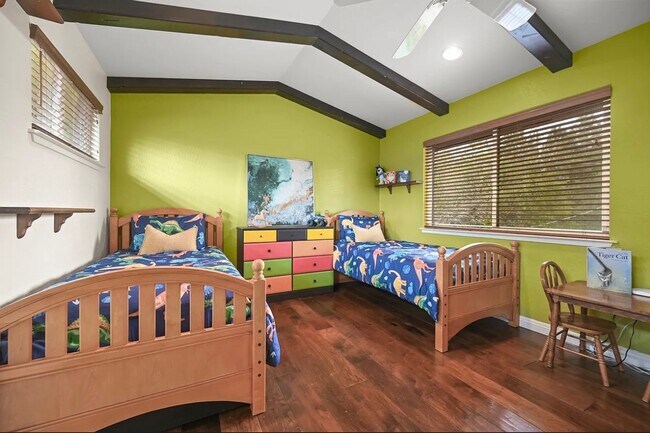 Building Photo - 6 Bed 4 Bath In Alamo