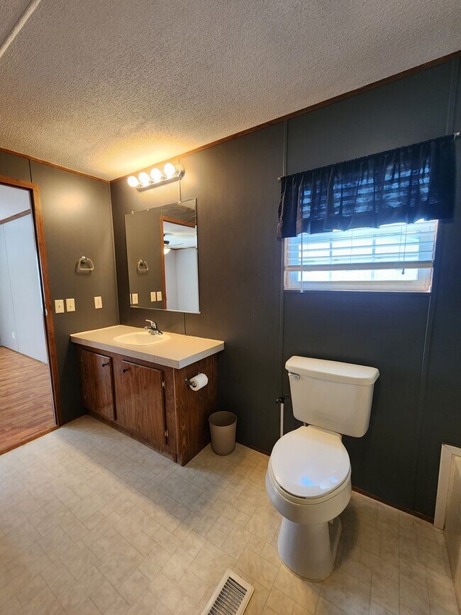 Building Photo - 285 Avena Rd