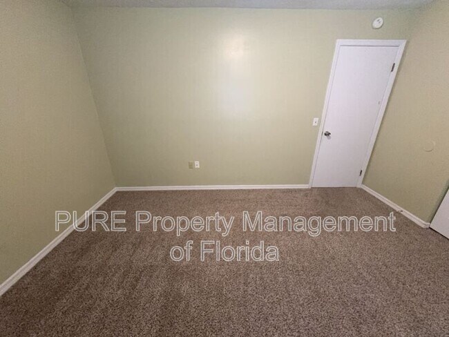 Building Photo - 9 Banyan Course Run