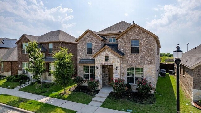 Building Photo - 2037 Almassera Dr