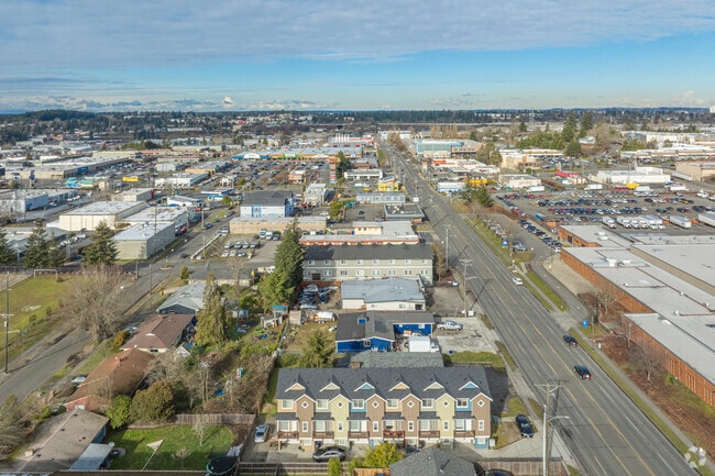 Aerial Context - Pine Street 6 Plex