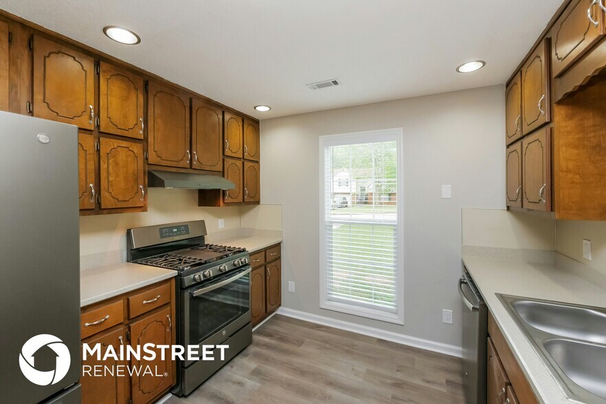 Building Photo - 505 Rosehill Dr