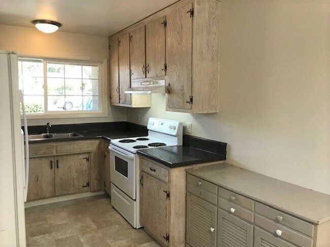 Building Photo - Renovated 5 Bedroom in the College Highlands Neighborhood by Cal Poly