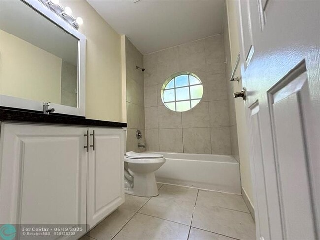 Building Photo - 3118 Coral Ridge Dr