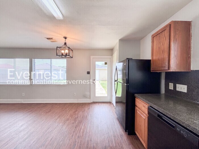 Building Photo - 1043 Grassy View Dr