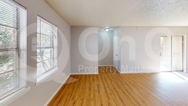 Building Photo - 722 Prairie Creek Dr