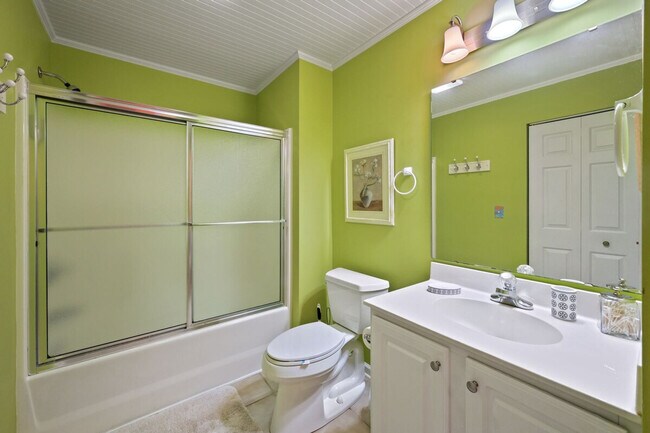 Building Photo - 725 Blue Stem Dr