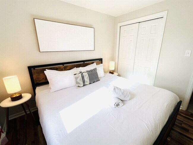 Building Photo - 7012 Ingalls St