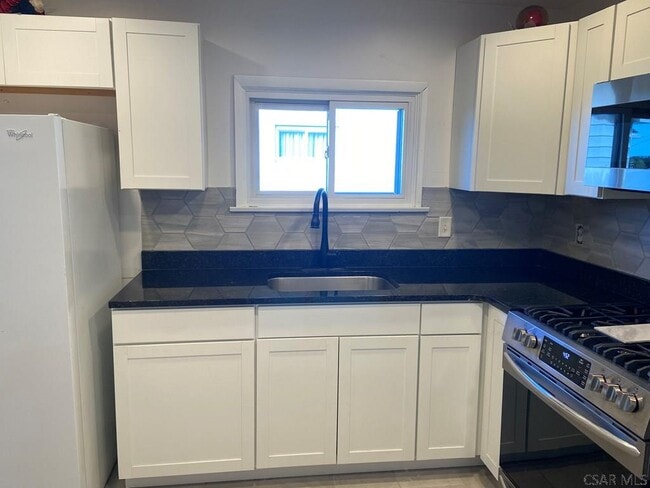 Building Photo - 129 Hawthorne St