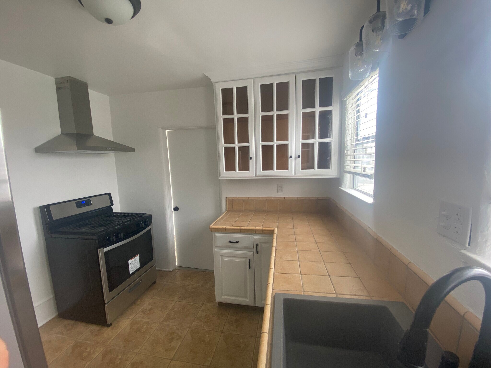 Kitchen - 2702 W 43rd Pl
