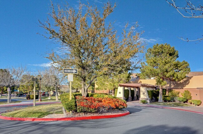 Building Photo - Anthem country Club Golf Community Beauty