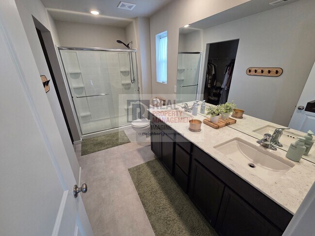 Building Photo - Check Out This Beautiful 4 Bedroom, 2.5 Bath Home!