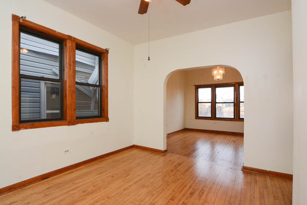 Building Photo - 2827 N Milwaukee Ave