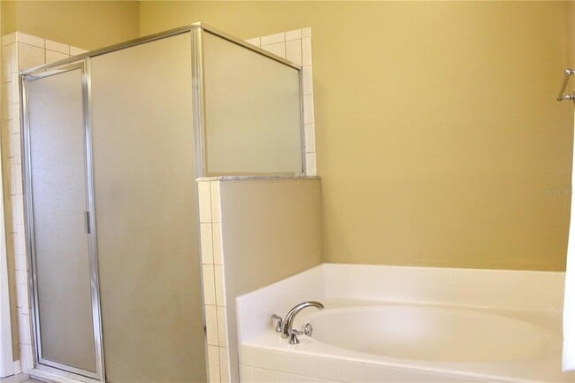 Building Photo - 810 Hillside Dr