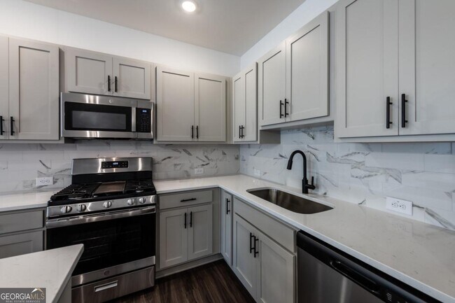 Building Photo - 5542 Highland St