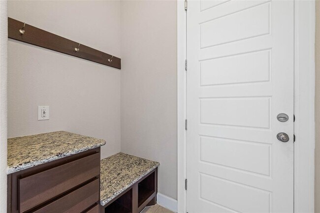 Building Photo - 3008 Paseo de Charros