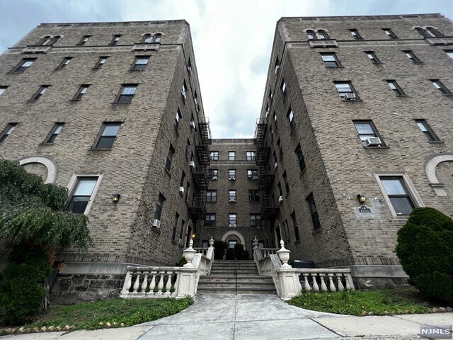 1 E Palisades Blvd - 1 E Palisades Blvd Palisades Park NJ 07650 ...