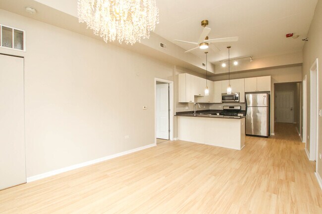 Building Photo - 1464 S Michigan Ave