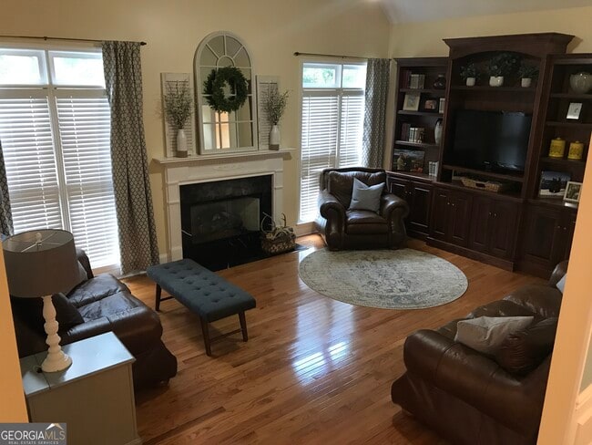 Building Photo - 1031 Simonton Dr