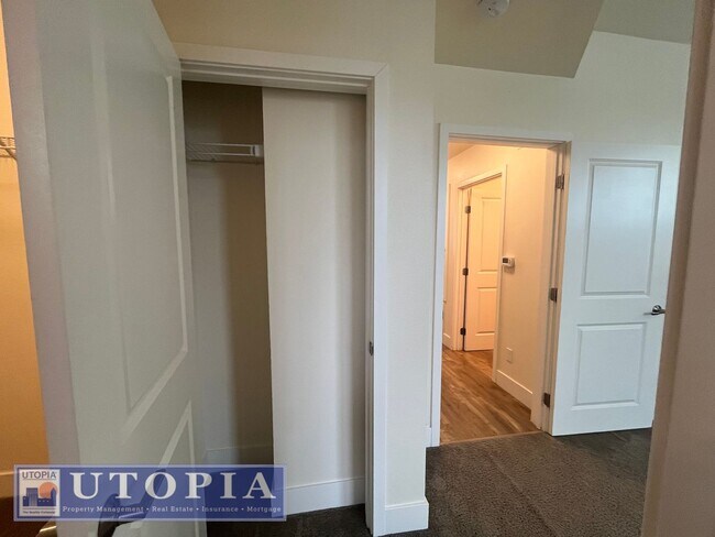 Building Photo - Spacious and Modern 3-bedroom, 3.5 bathroo...
