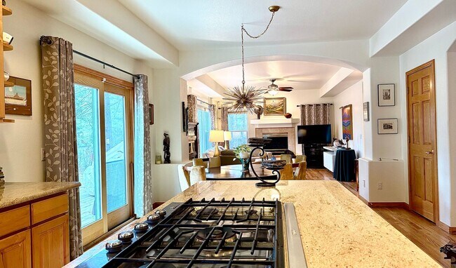 Building Photo - Warm & Spacious Woodmoor Home in a Fantast...