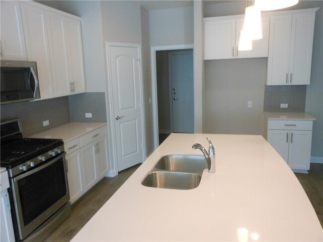 Building Photo - 9402 Privet Dr