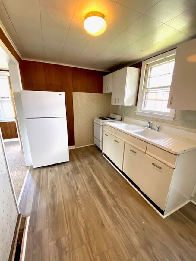 Building Photo - 746 Summit Ave