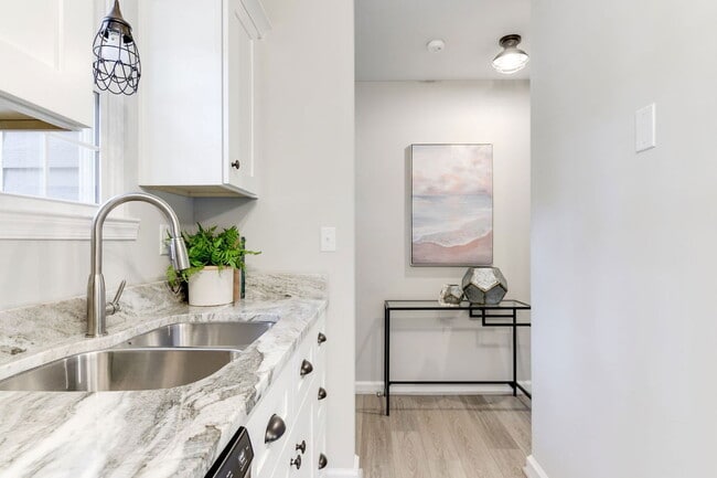 Building Photo - 15909 Dockside Ct