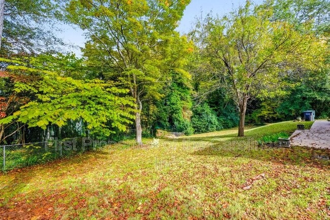 Building Photo - 810 Applegate Ct