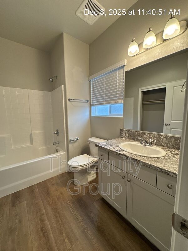 Building Photo - 514 S Summit St