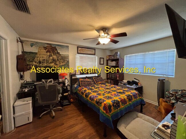 Building Photo - 3 Bed/2 Bath Spacious Home in BLACK ACRES!!!